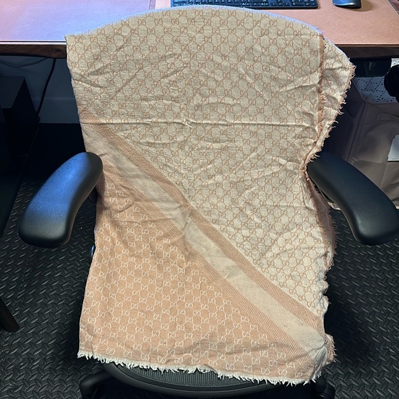 Gucci Pink Horsebit Square Scarf - Picture 4 of 5